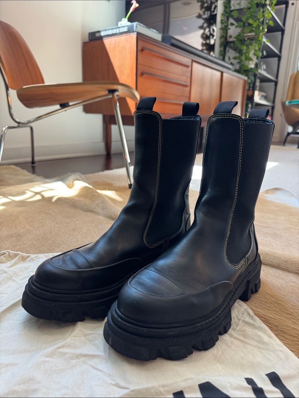 Ganni Black Leather Chunky Chelsea Boots with Contrast Stitching - 41 - Picture 2 of 8